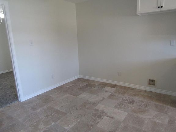 3rd image of 131 Carly Ln