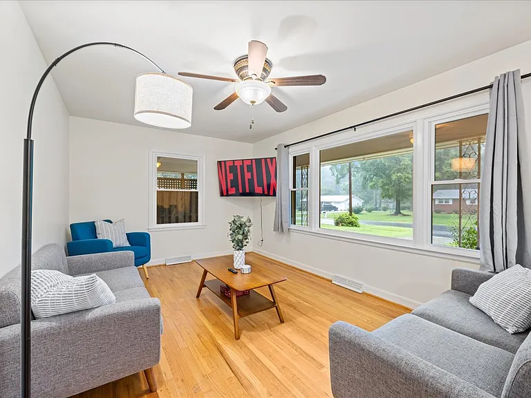 2408 Rolling Pines Ave — Photo 3
