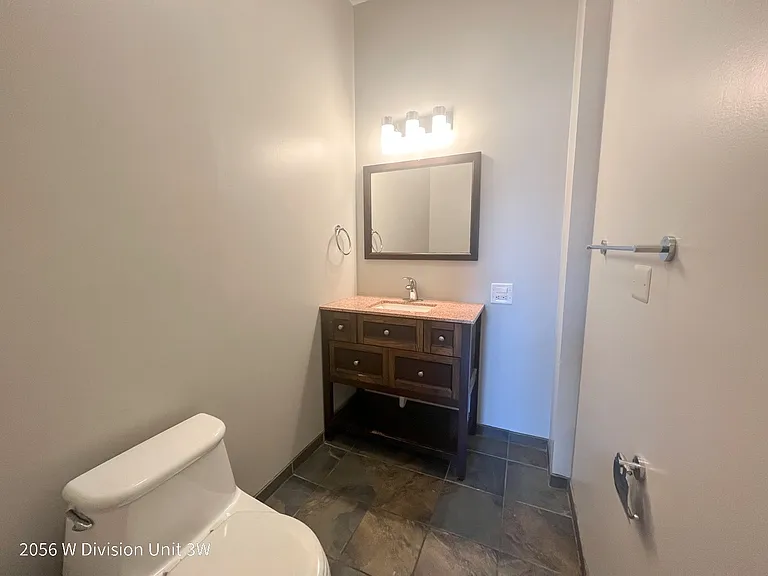 2056 W Division St — Photo 13