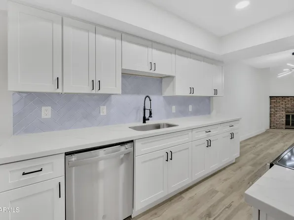 2101 W LANE Avenue, Phoenix, AZ 85021