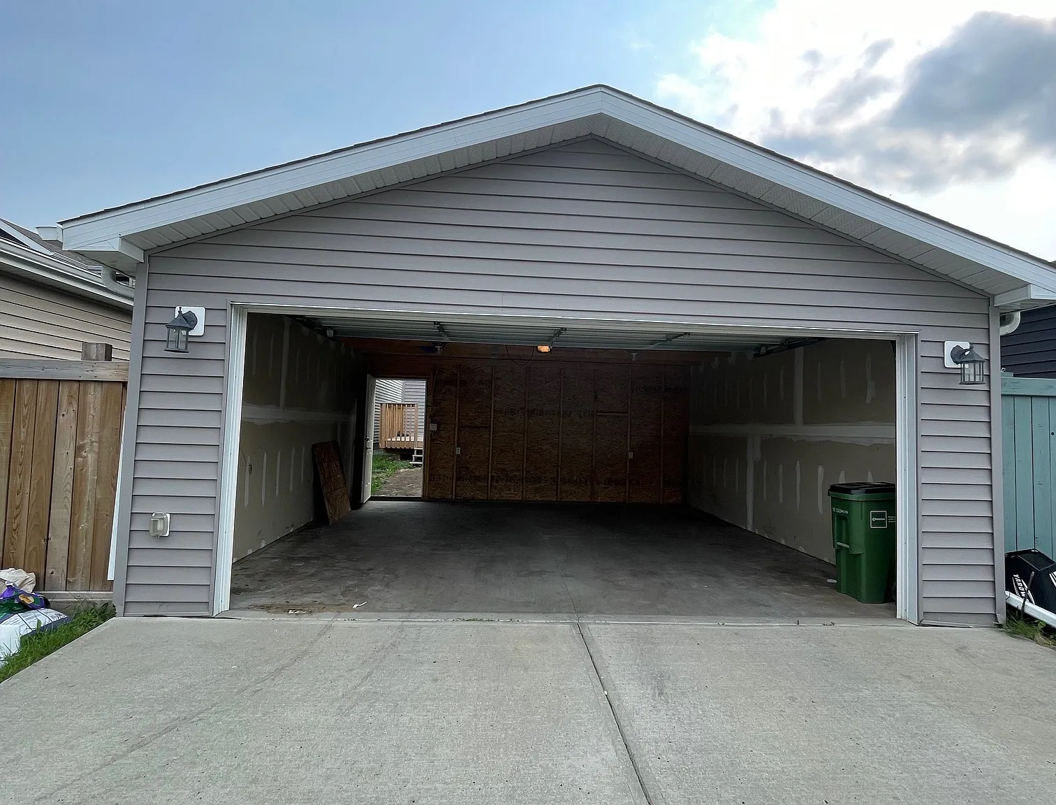 16724 15 Avenue SW, Edmonton, AB T6W 3C4 — Photo 1