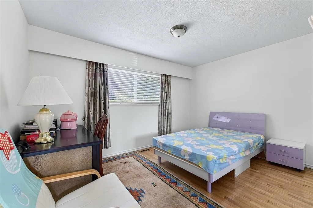 5 bed, 2500 sqft, $4,500 — Photo 1
