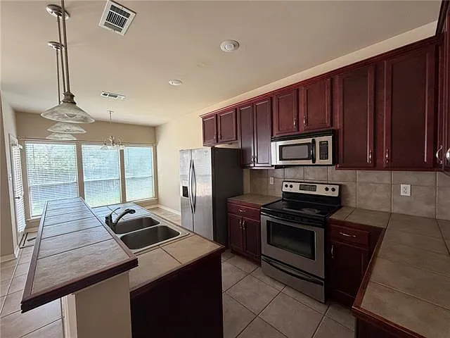 3 bed, 2.0 bath, 1476 sqft, $1,990 — Photo 4