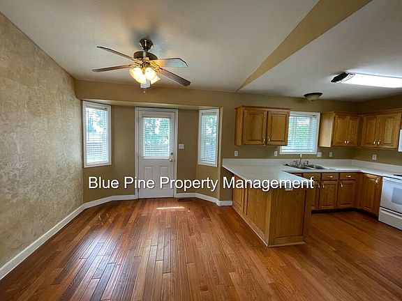 2nd image of 3240 Carolyn Ln