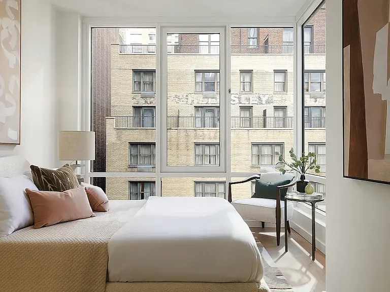 135 E 47th St #3D — Photo 4