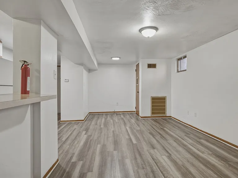 325 Ella St #6 — Photo 8