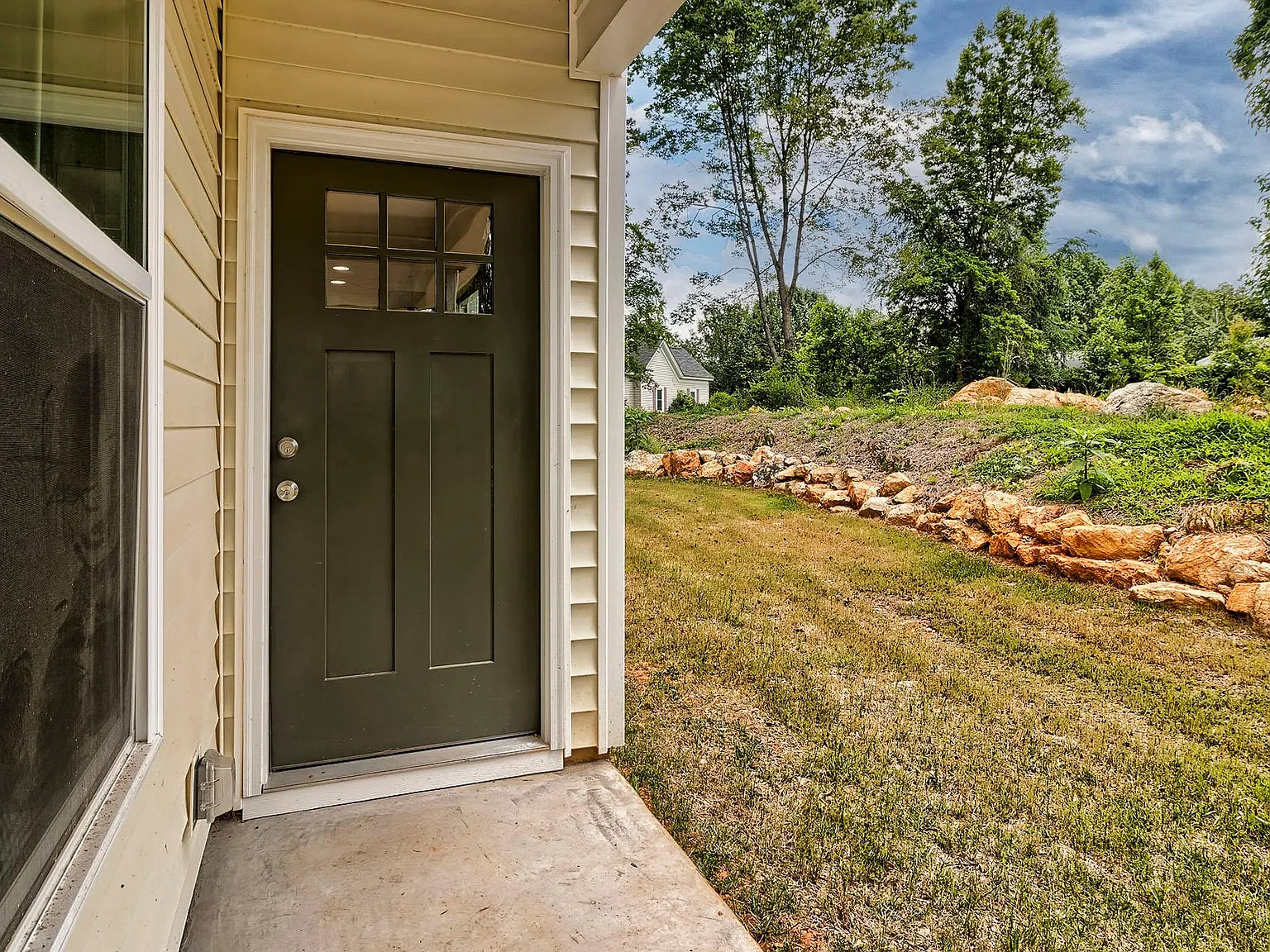 3 bed, 1280 sqft, $1,950 — Photo 4