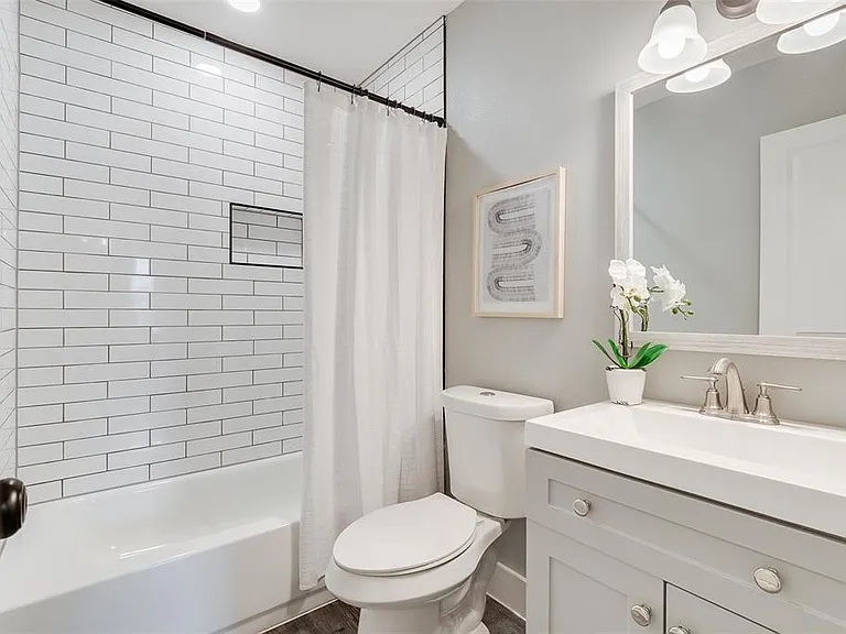 2124 Tisinger Ave — Photo 14