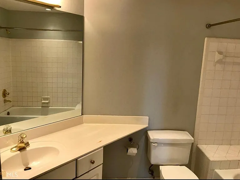 611 Mc Gill Park Ave NE — Photo 9