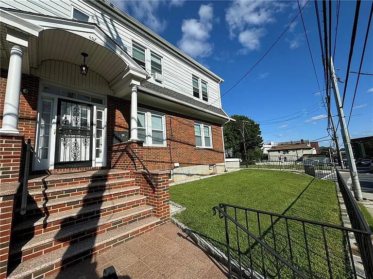 667 Yonkers Ave #1R — Photo 1