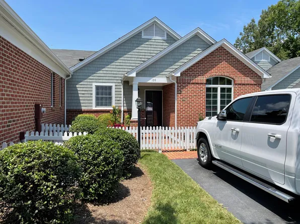 129 Village Green Dr, Penhook, VA 24137