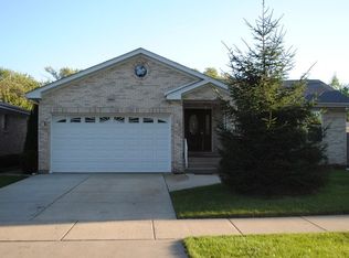 7045 W Cleveland St, Niles, IL 60714