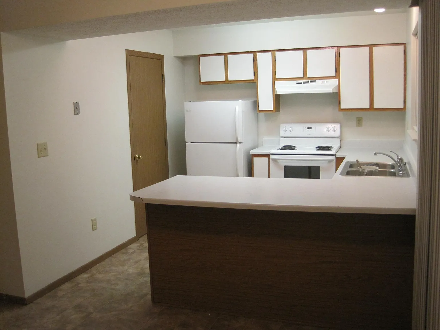 3 bed, 2.5 bath, 1344 sqft, $1,449 — Photo 2