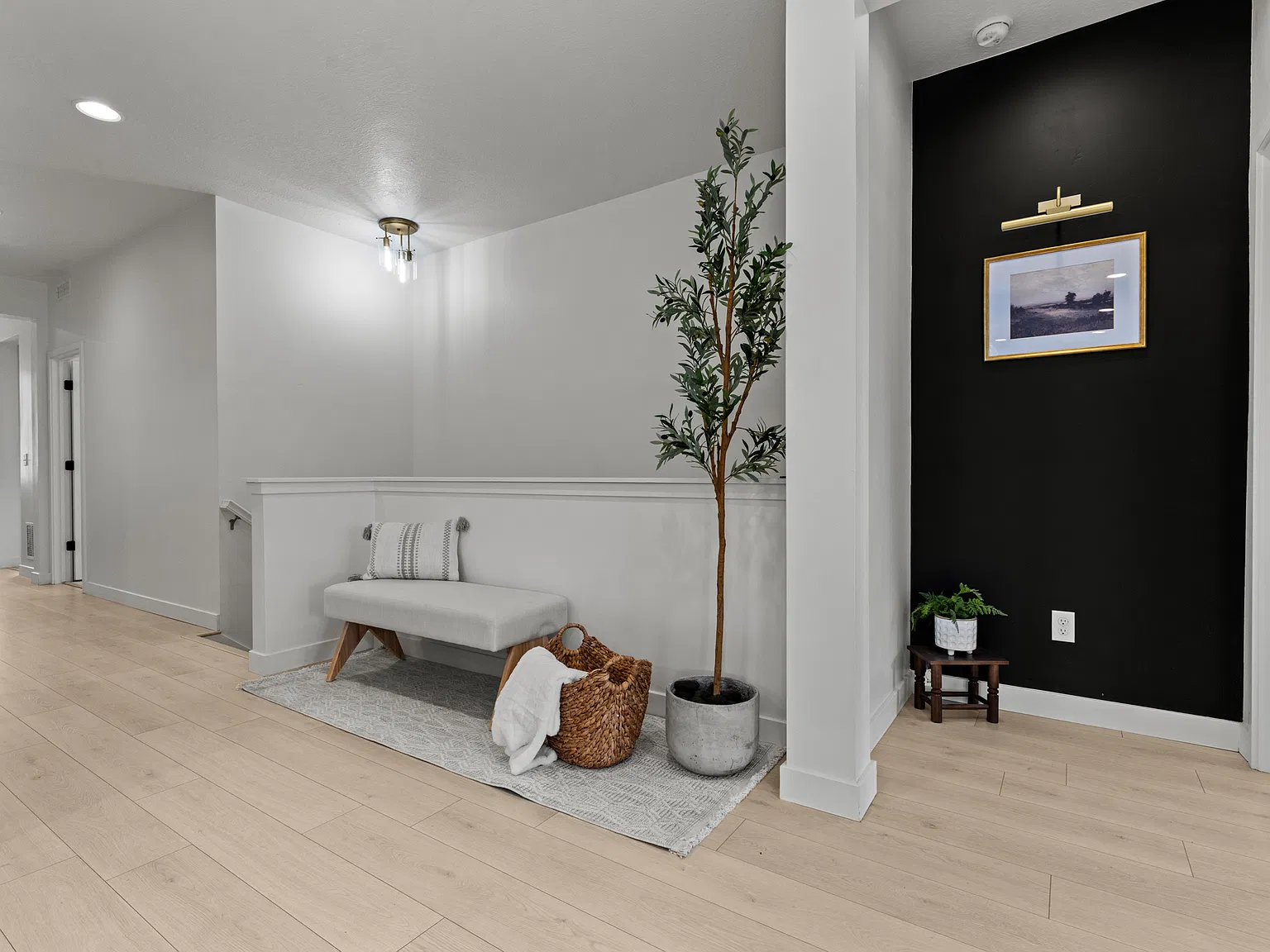 5 bed, 4044 sqft, $3,700 — Photo 2