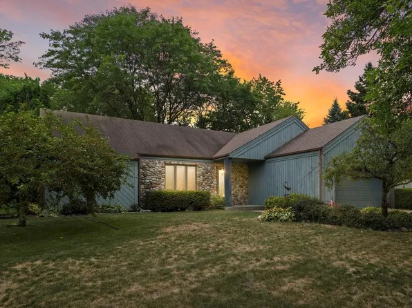 3105 Dartmoor COURT, Waukesha, WI 53188