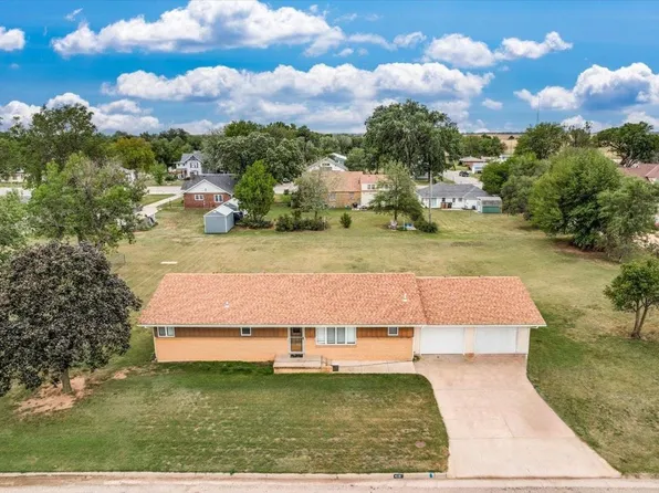 419 W Christy St, Pretty Prairie, KS 67570