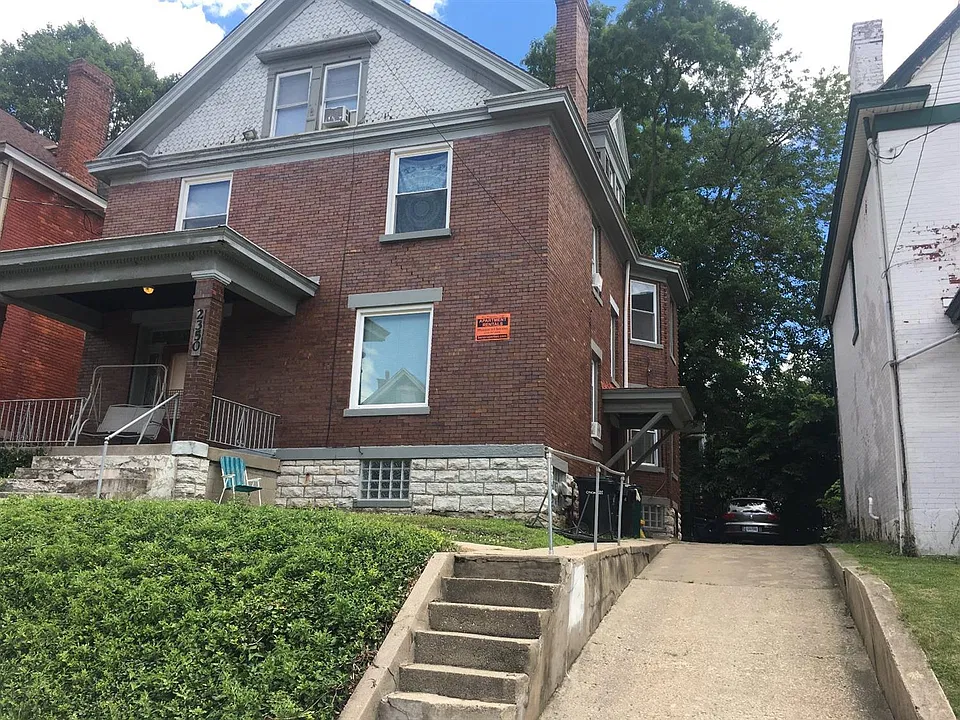 2350 Stratford Ave