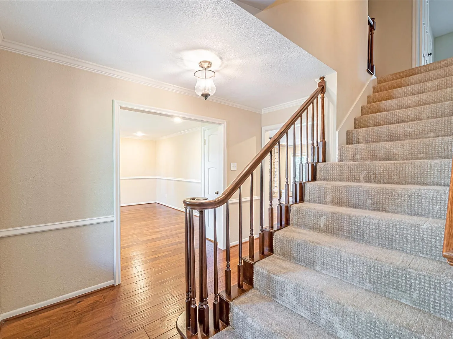 5 bed, 3.5 bath, 3069 sqft, $4,100 — Photo 2