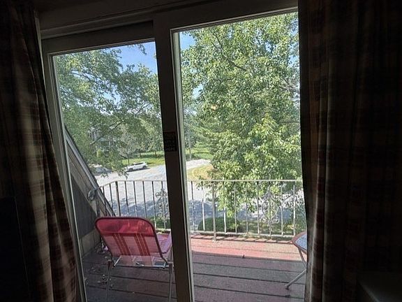 5th image of 5 Pilgrim Cir APT F