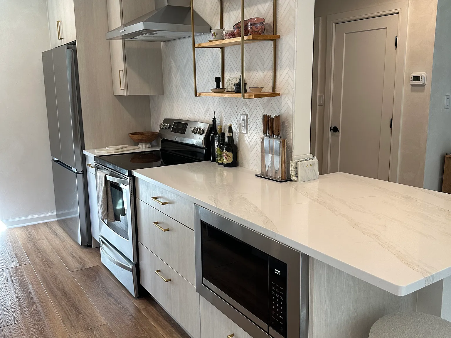 2 bed, 960 sqft, $3,000 — Photo 3
