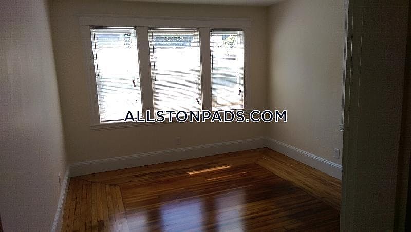 2nd image of 8 Sawyer Ter #House