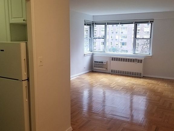 2nd image of 30 W 60th St APT 3Y