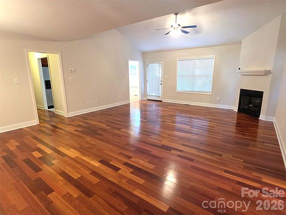 2nd image of 1700 Sassafras Ln