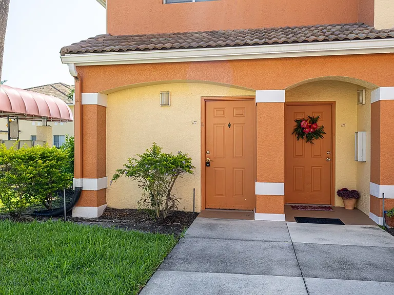 6330 Aragon Way #207 — Photo 4