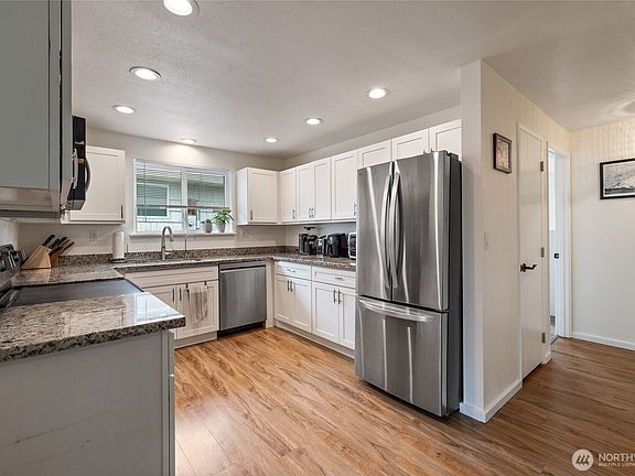 2nd image of 3724 N Villard Street