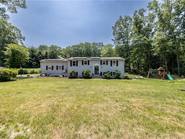 13 Black Oak Drive, East Lyme, CT 06333