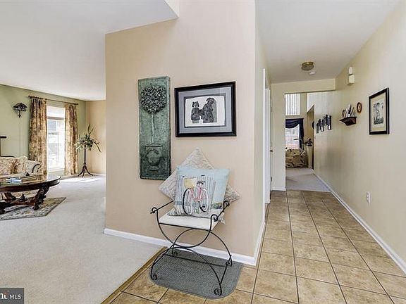 3rd image of 8 Underwood Ct