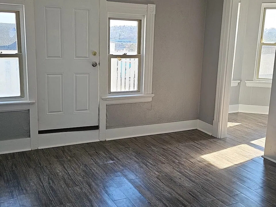 Bedroom room 1 with large walkin closet