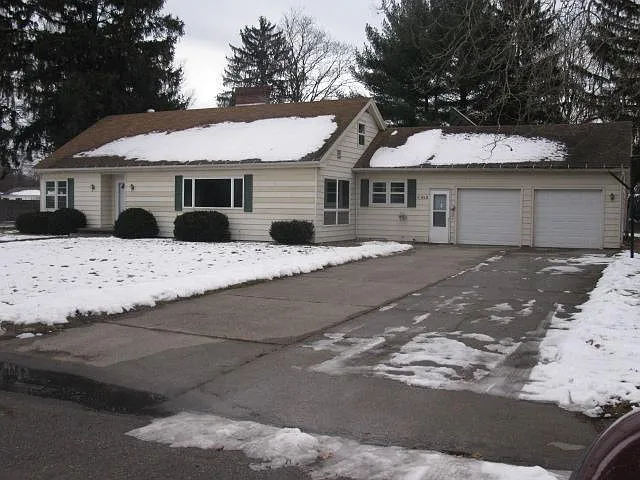 815 White Pigeon Rd photo 1