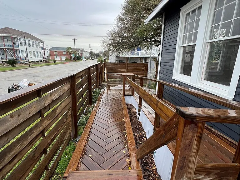1328 Ursuline St — Photo 43