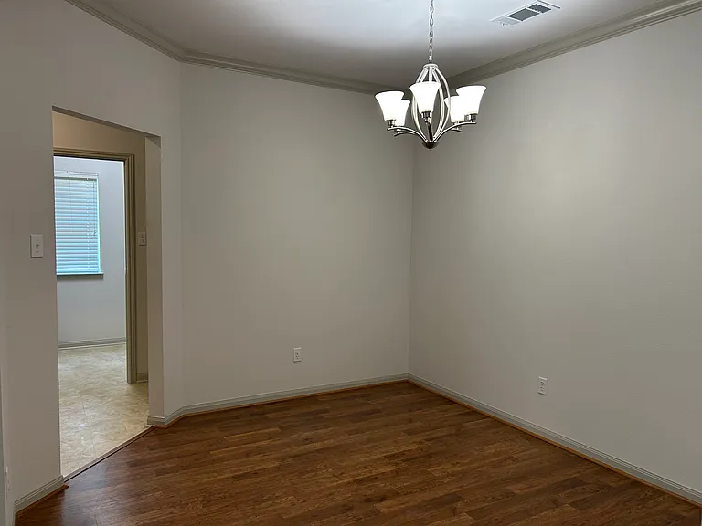 2403 Crystal Dr — Photo 7
