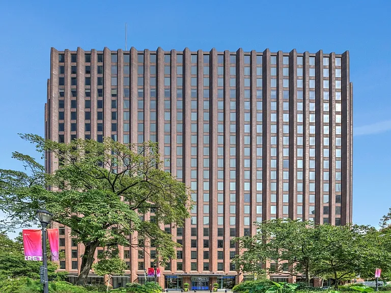3 Parkway — Photo 26