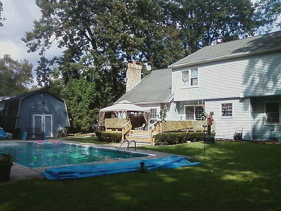 2000 inground pool, Shed