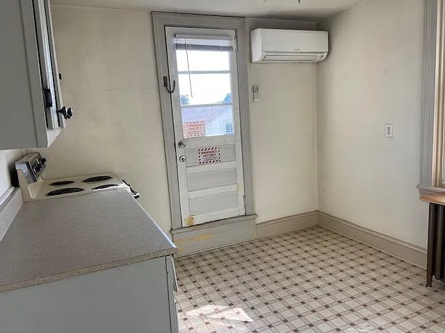 207 E Philadelphia Ave #5 — Photo 1