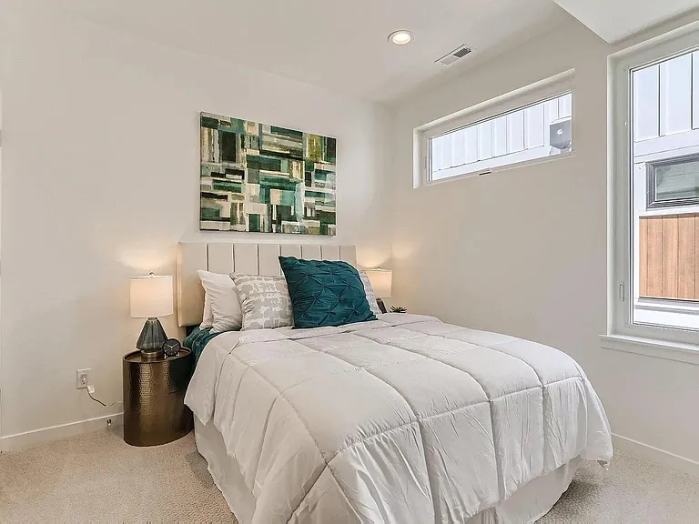 1930 Hooker St #5 — Photo 7