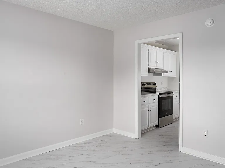 415 E Roosevelt Ave #B — Photo 3
