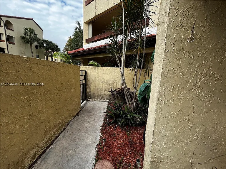 8800 SW 123rd Ct #J-106 — Photo 7