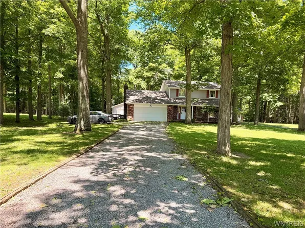2776 Madonna Dr, Eden, NY 14057