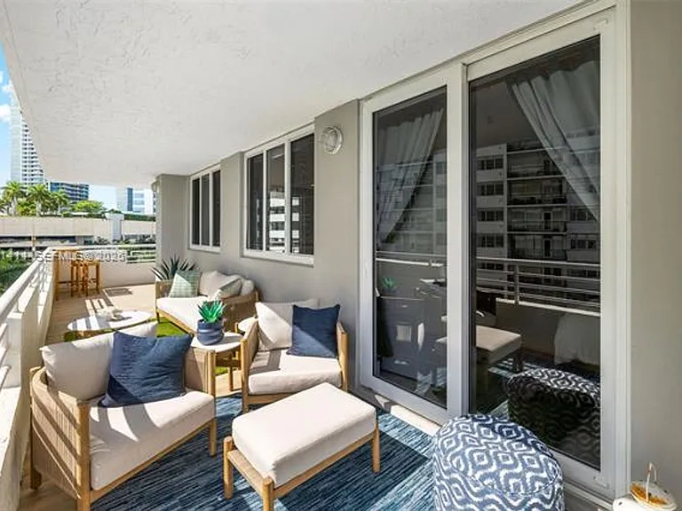 1402 Brickell Bay Dr #603 — Photo 25