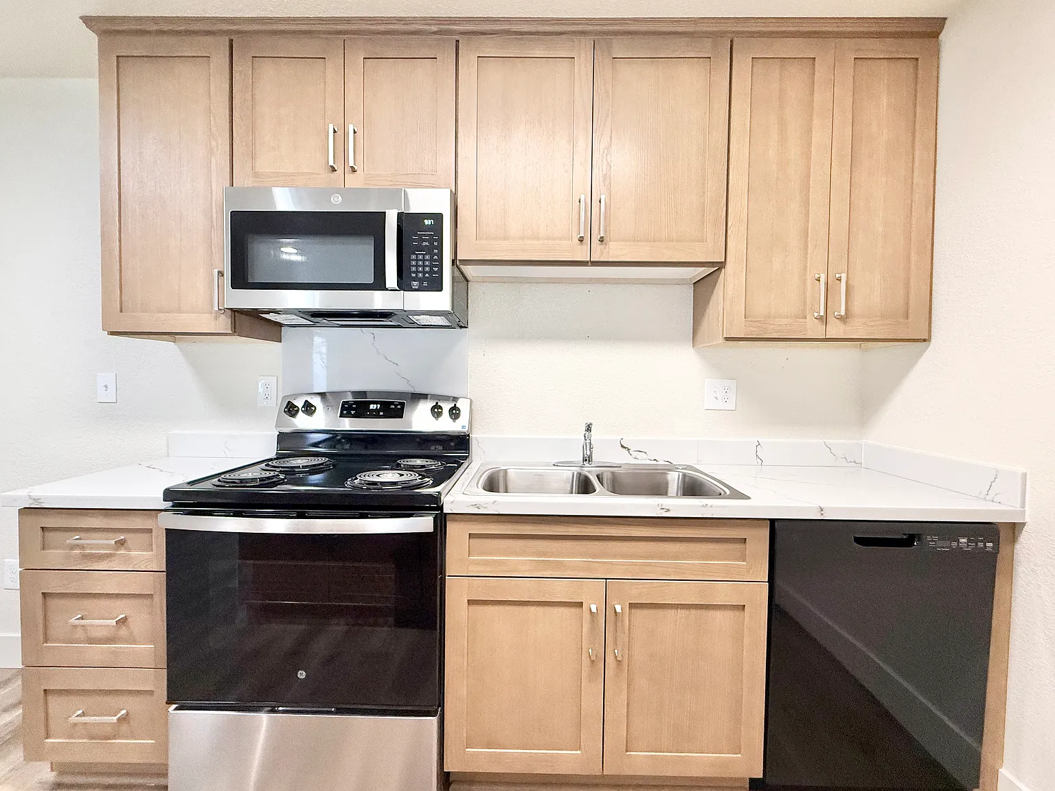 2 bed, 1000 sqft, $1,895 — Photo 3