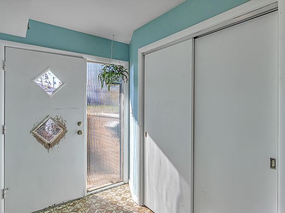 5th image of 1082 Marland Dr N