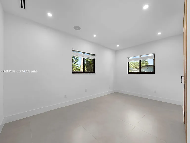 2537 NW 116th Ter — Photo 34