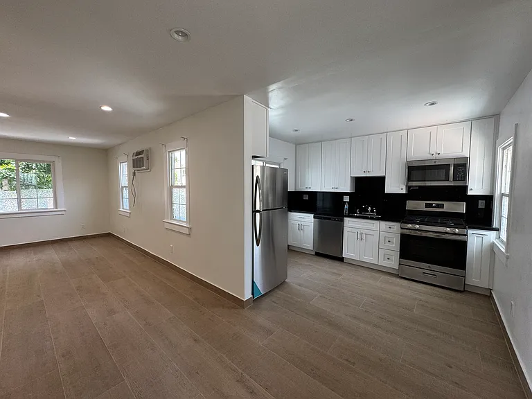14224 Friar St #1 — Photo 12