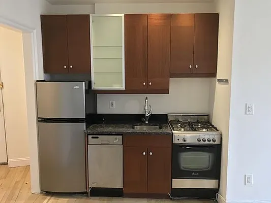 Rented by Triumph Property Group | media 17