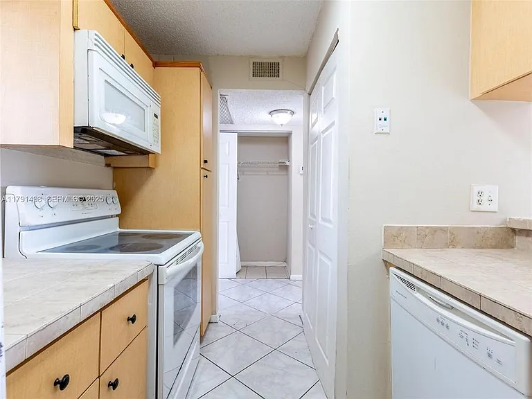 10106 Twin Lakes Dr #4 — Photo 7