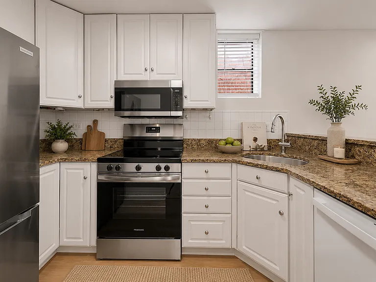 636 W Webster Ave #304 — Photo 5